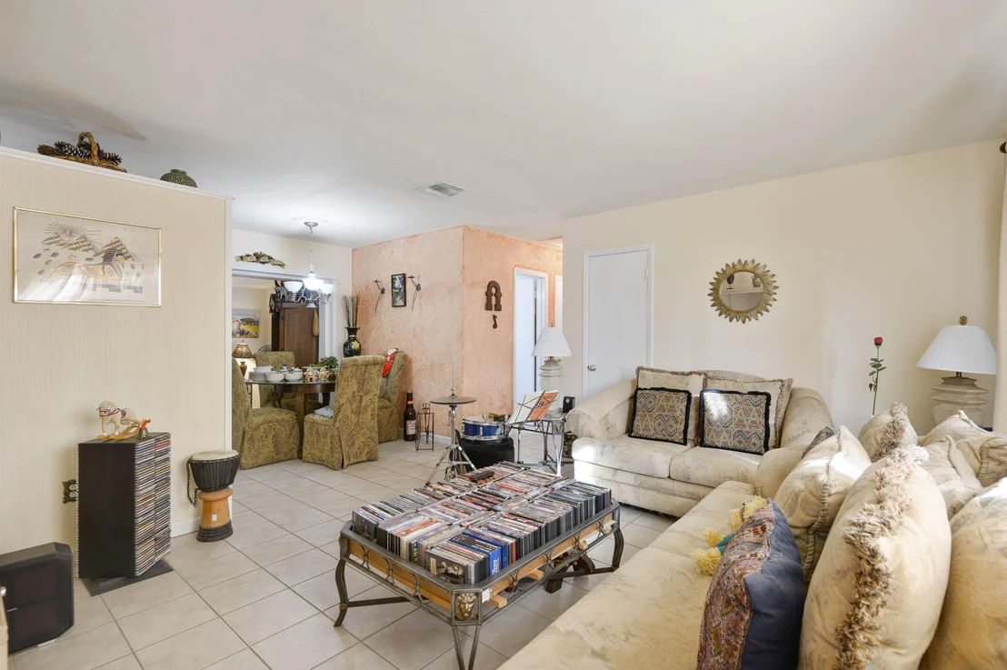 Photo of 939 Bianca Drive NE