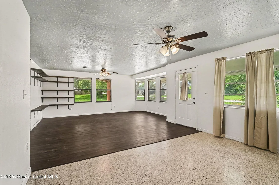 Photo of 5963 Lord Street
