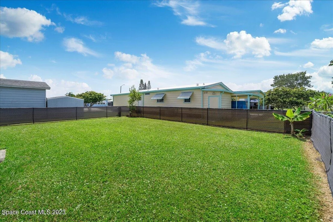 Photo of 2314 Coconut Palm Drive NE