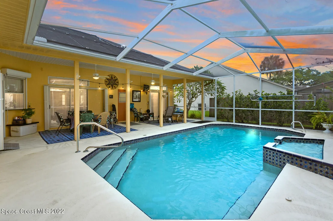 Photo of 925 Whisperoak Drive