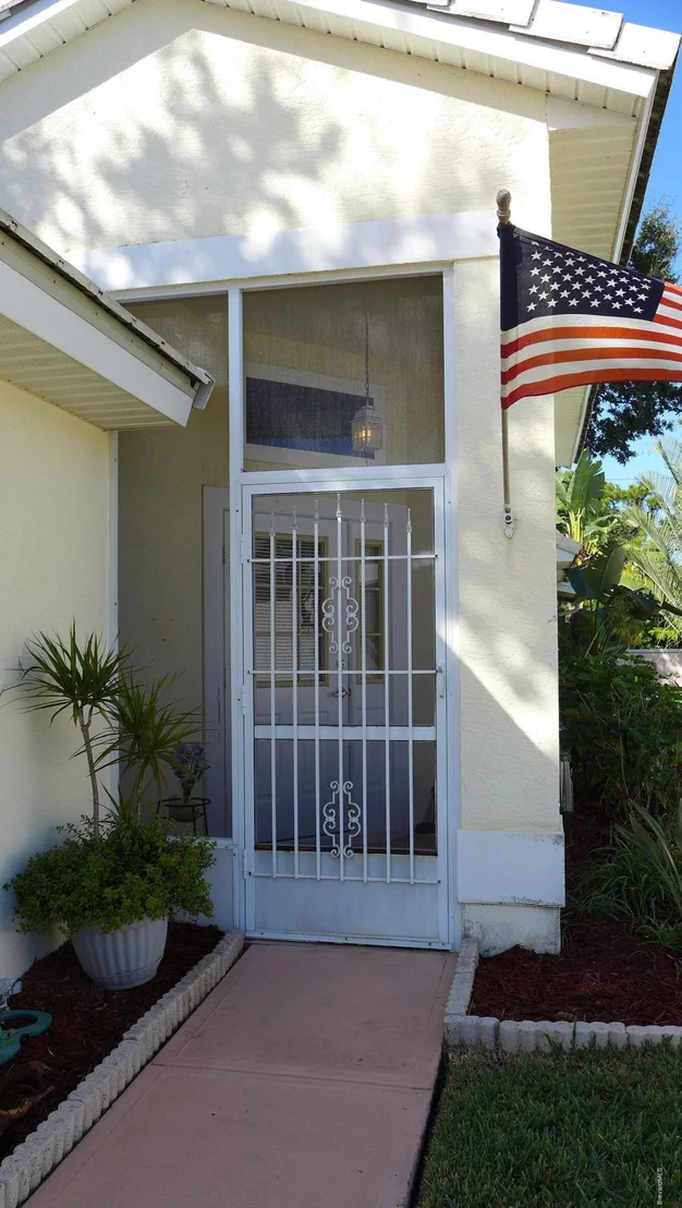Photo of 836 NE Bracken Terrace