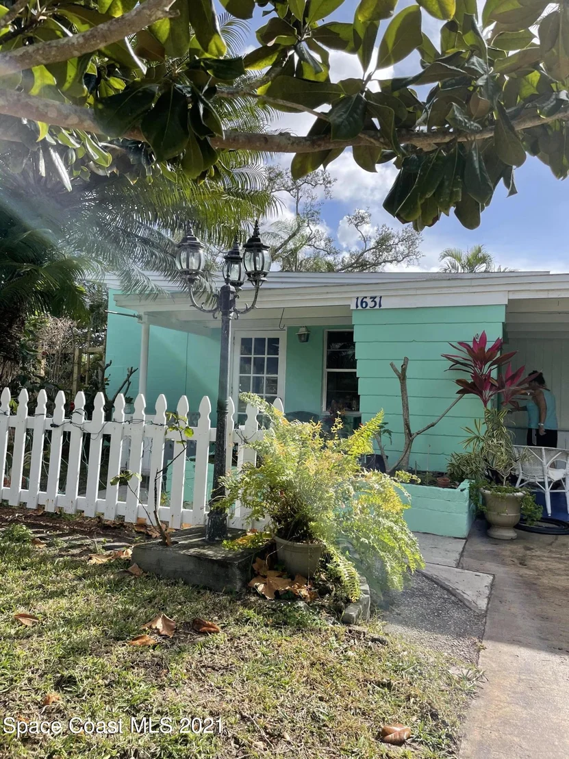 Photo of 1631 Old Colonial Way