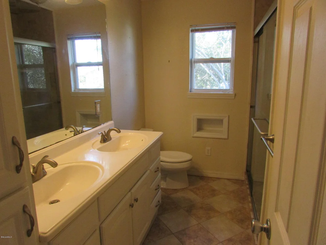 Photo of 385 N Range Road