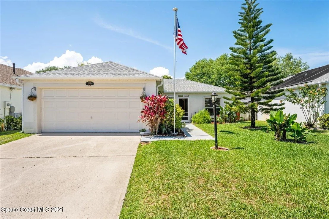 Photo of 1209 White Oak Circle