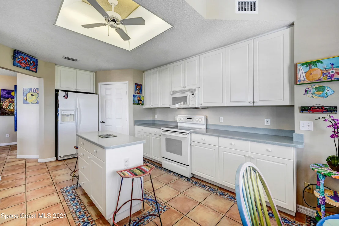 Photo of Unit 901 at 100 Riverside Drive