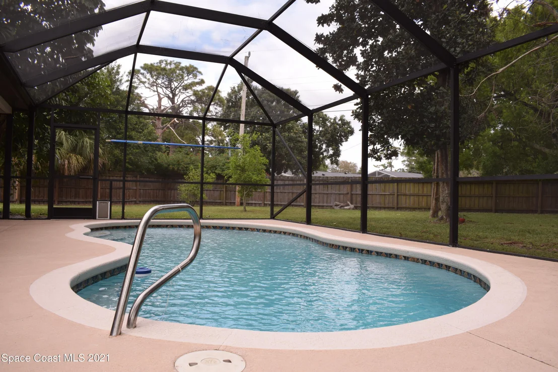 Photo of 895 Jefferson Road