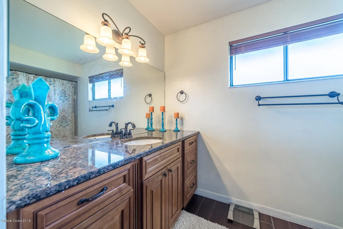 Photo of 1508 Meadowbrook Road NE