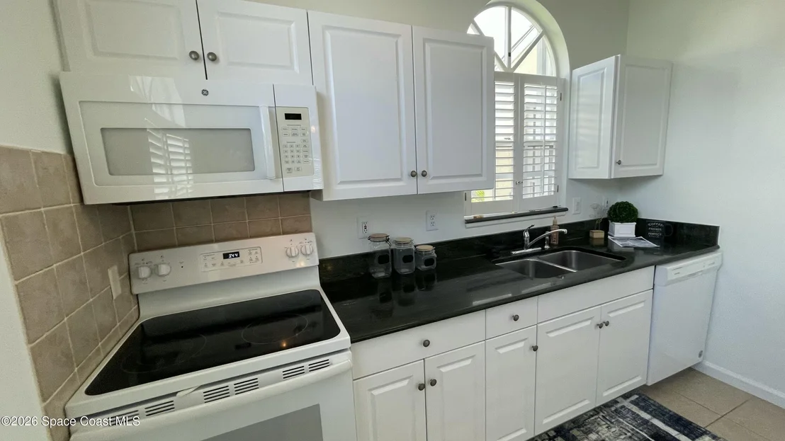 Photo of 865 Bracken Terrace NE