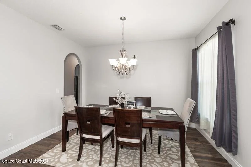 Photo of 276 SE Abernathy Circle