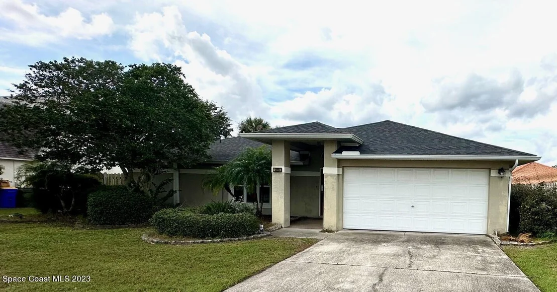 Photo of 1359 Heritage Acres Boulevard