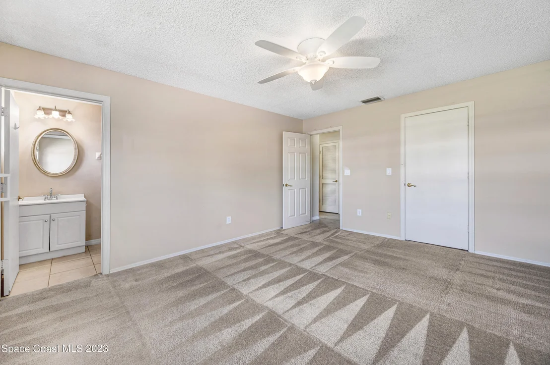 Photo of 963 Wateroak Drive NE