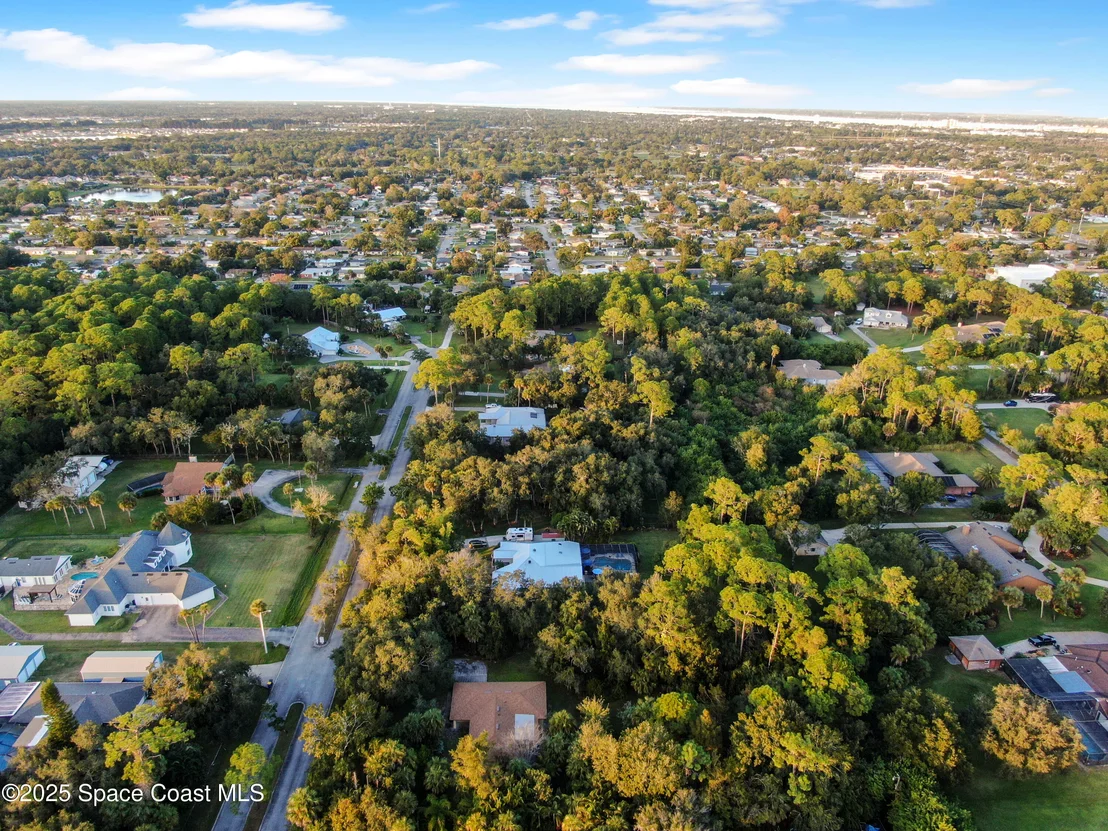 Photo of 1812 Live Oak Drive N