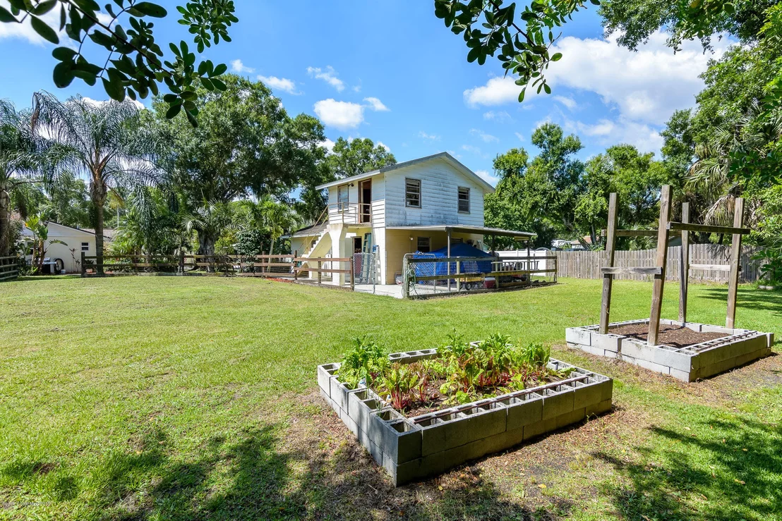 Photo of 1390 Hall Road