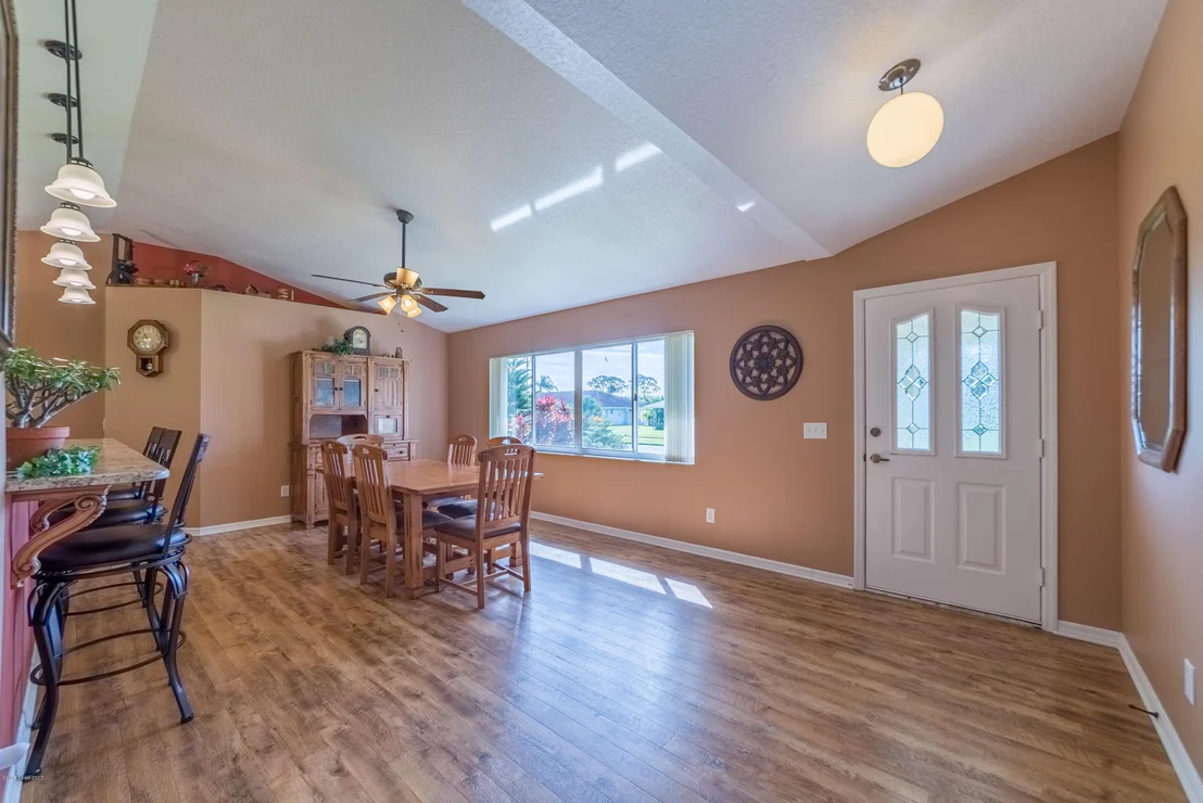 Photo of 1507 Meadowbrook Road NE