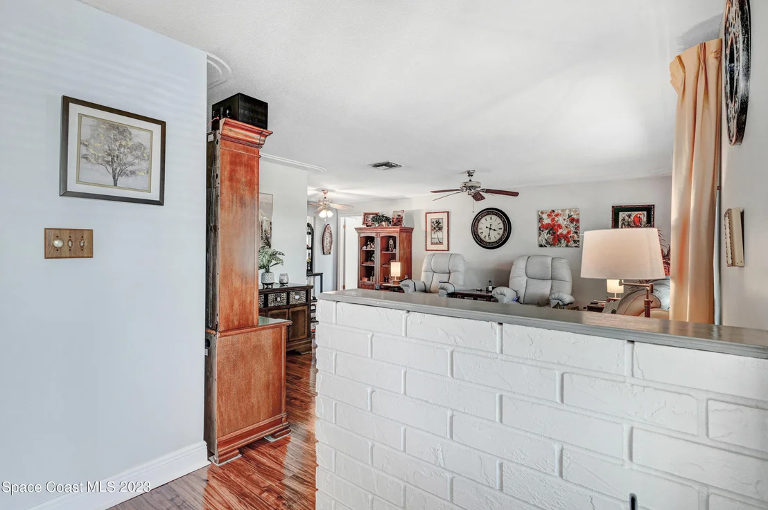 Photo of 405 Thrush Drive