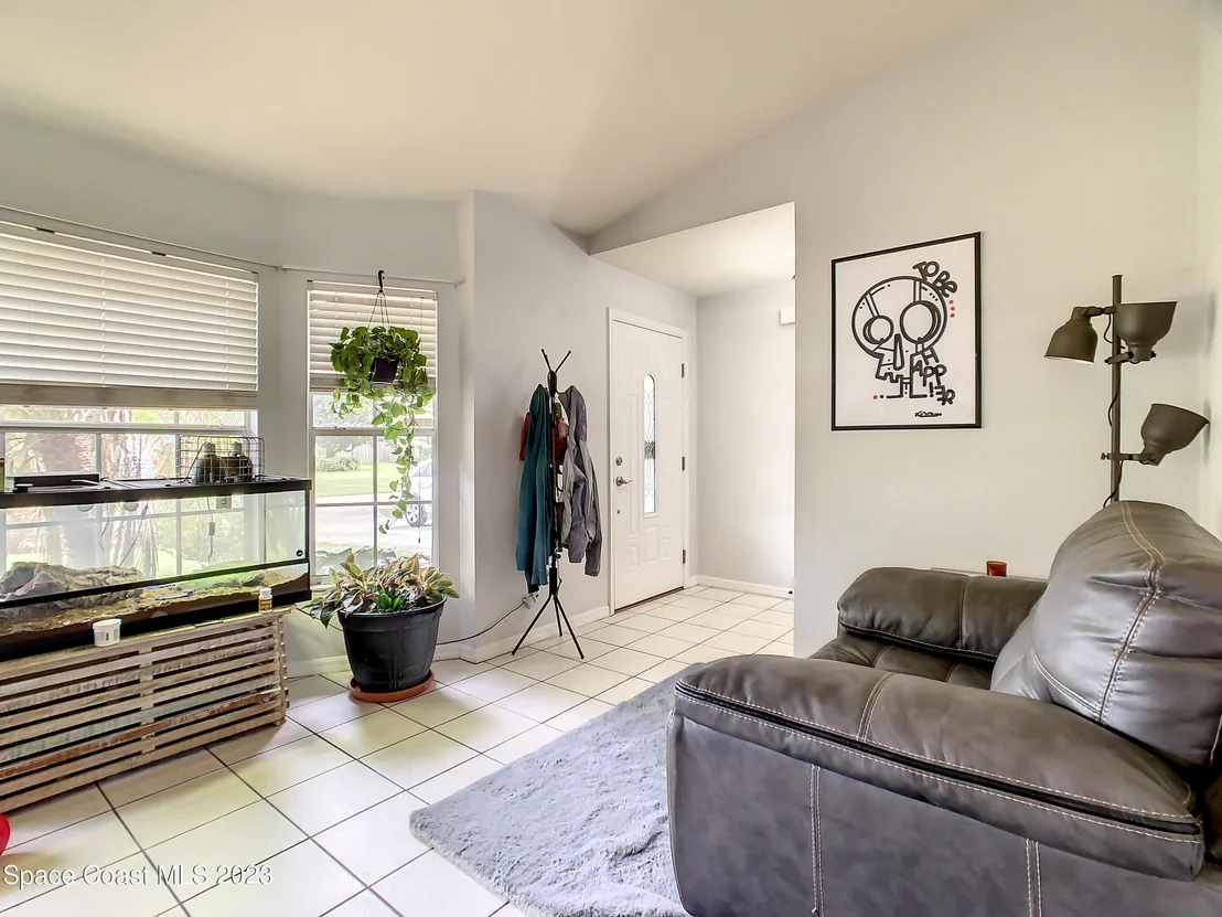 Photo of 6440 Aberfoyle Avenue