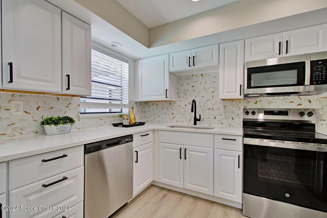 Photo of 1050 Barclay Drive