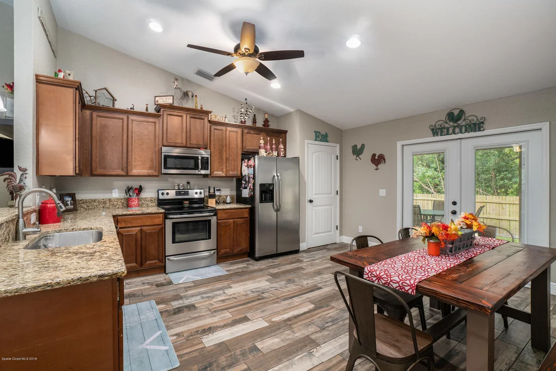 Photo of 5715 Lord Street