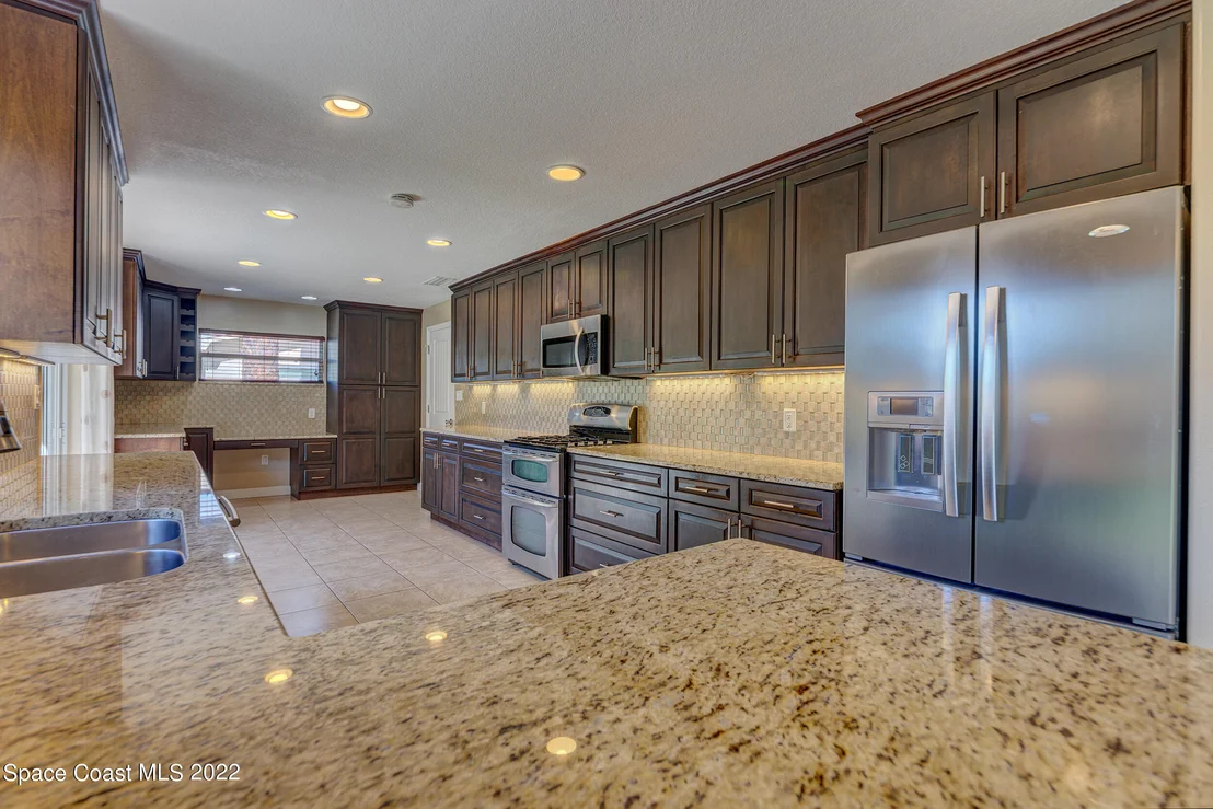 Photo of 877 Westport Drive