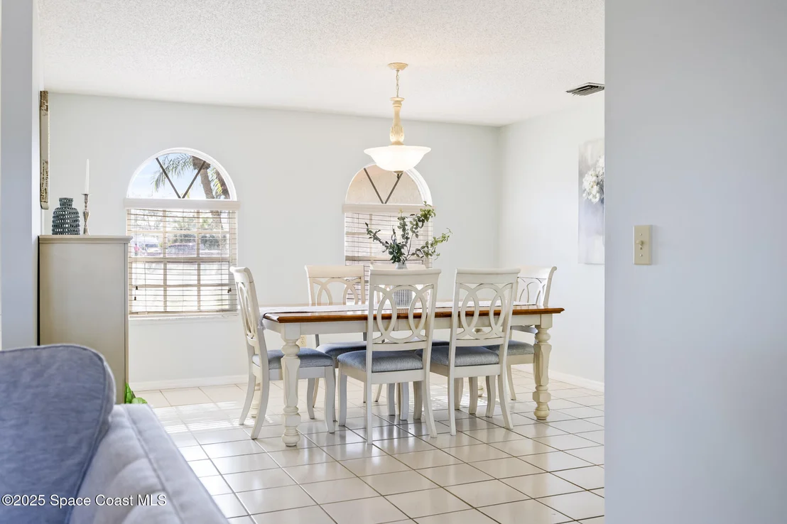 Photo of 897 Champion Drive NE