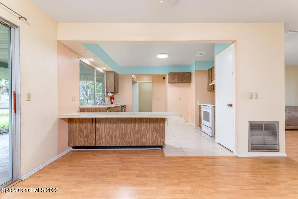 Photo of 721 Arundo Avenue NE