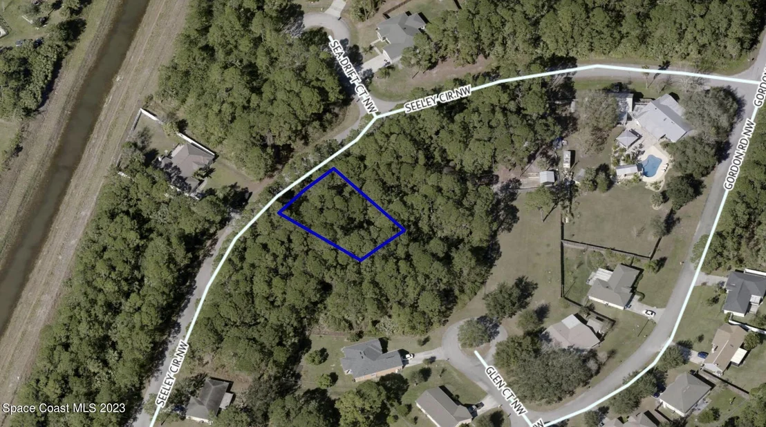 Photo of 1537 Seeley Cir Circle NW