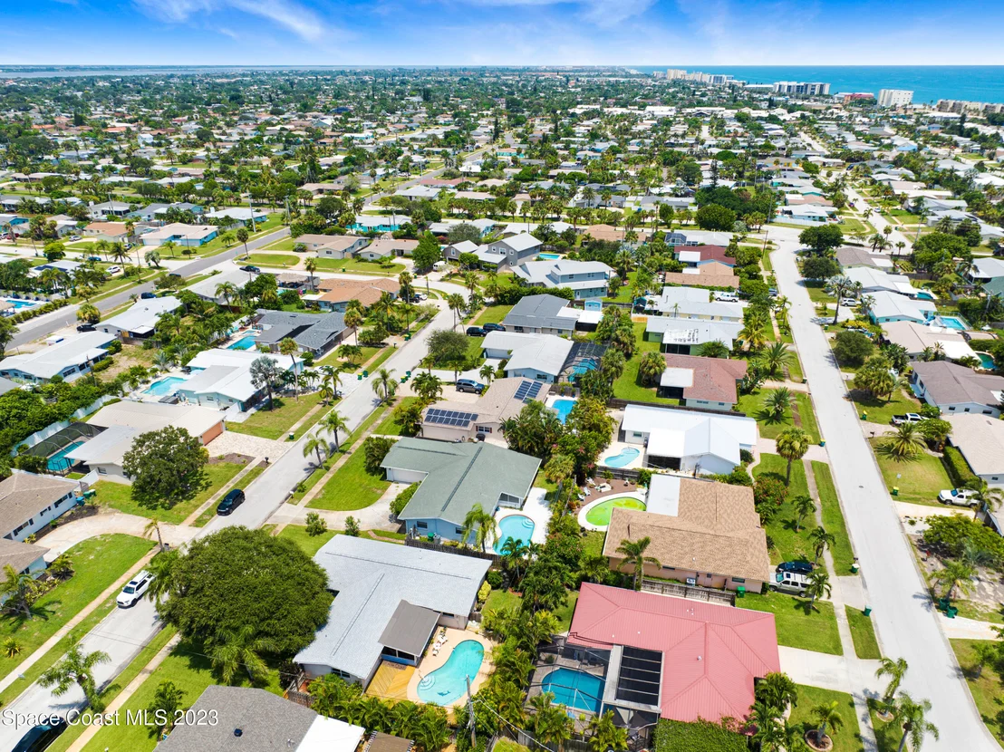 Photo of 621 N Robert Way