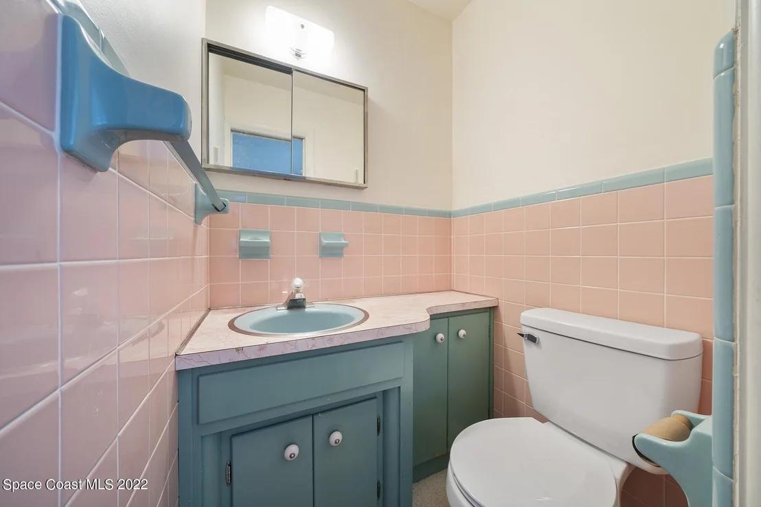 Photo of 1006 Barton Boulevard