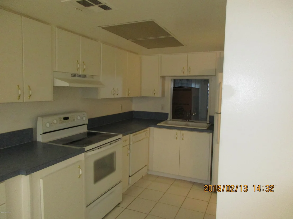 Photo of Unit 205 at 3901 Dixie Highway NE