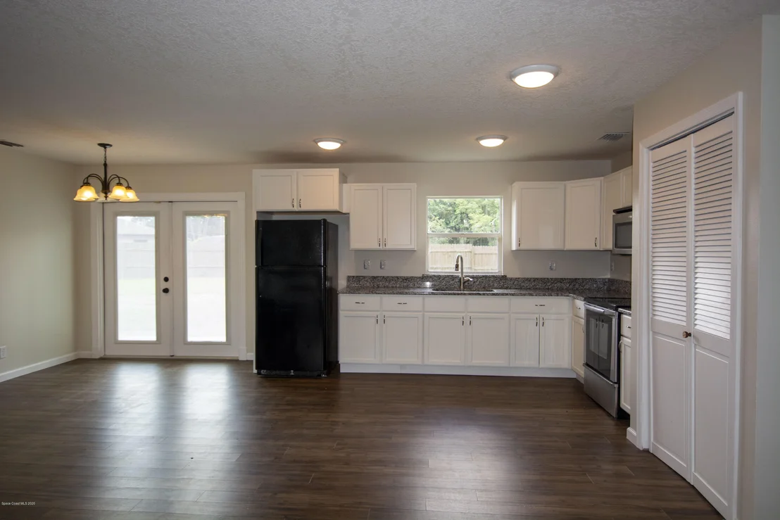 Photo of 401 Paul Washington Place