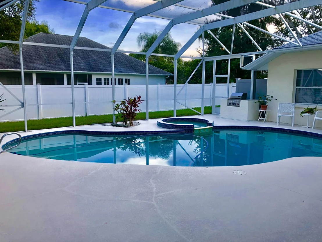 Photo of 975 Whisperpine Drive
