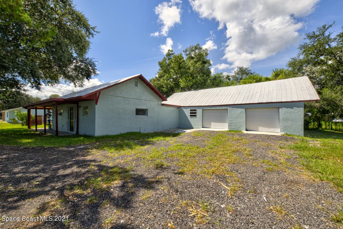 Photo of 651 N Range Road