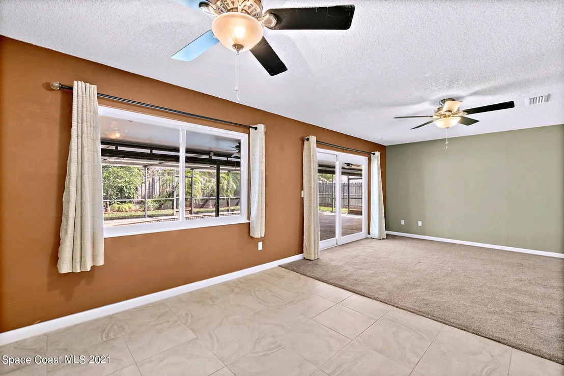 Photo of 1096 Madrid Road