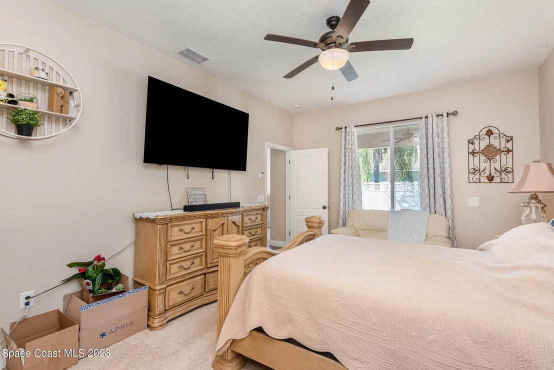 Photo of 402 Waterside Circle