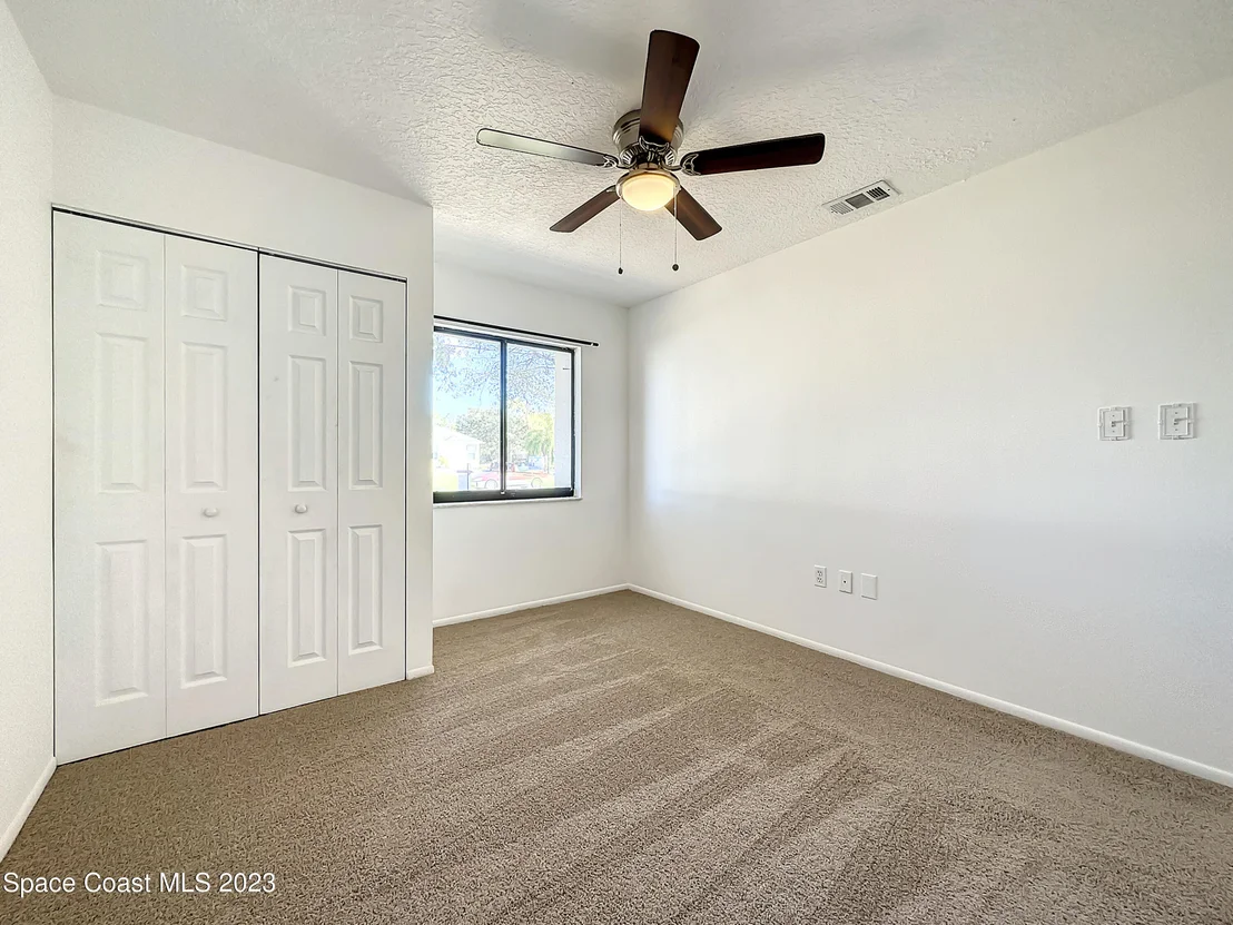 Photo of 580 Eldron Boulevard SE
