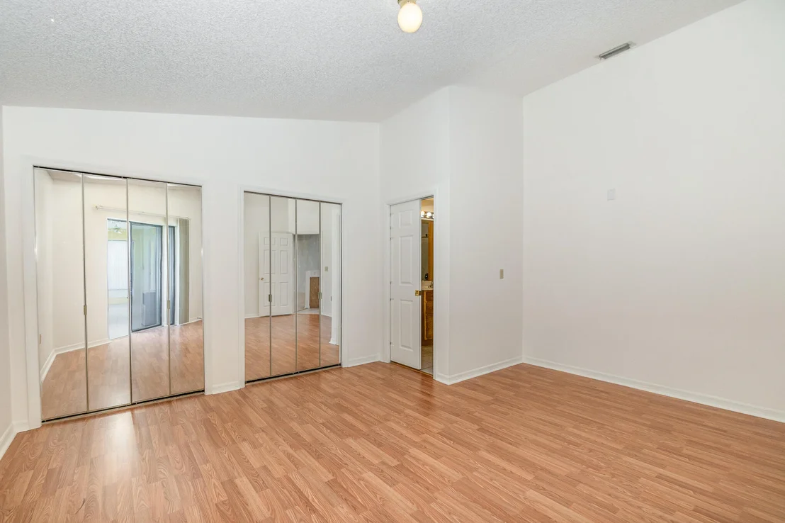 Photo of 569 Balcom Terrace SE