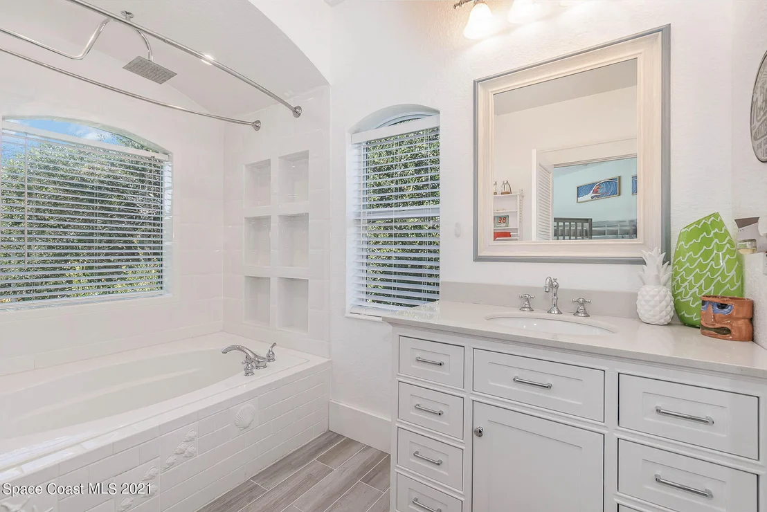 Photo of 250 Heron Drive