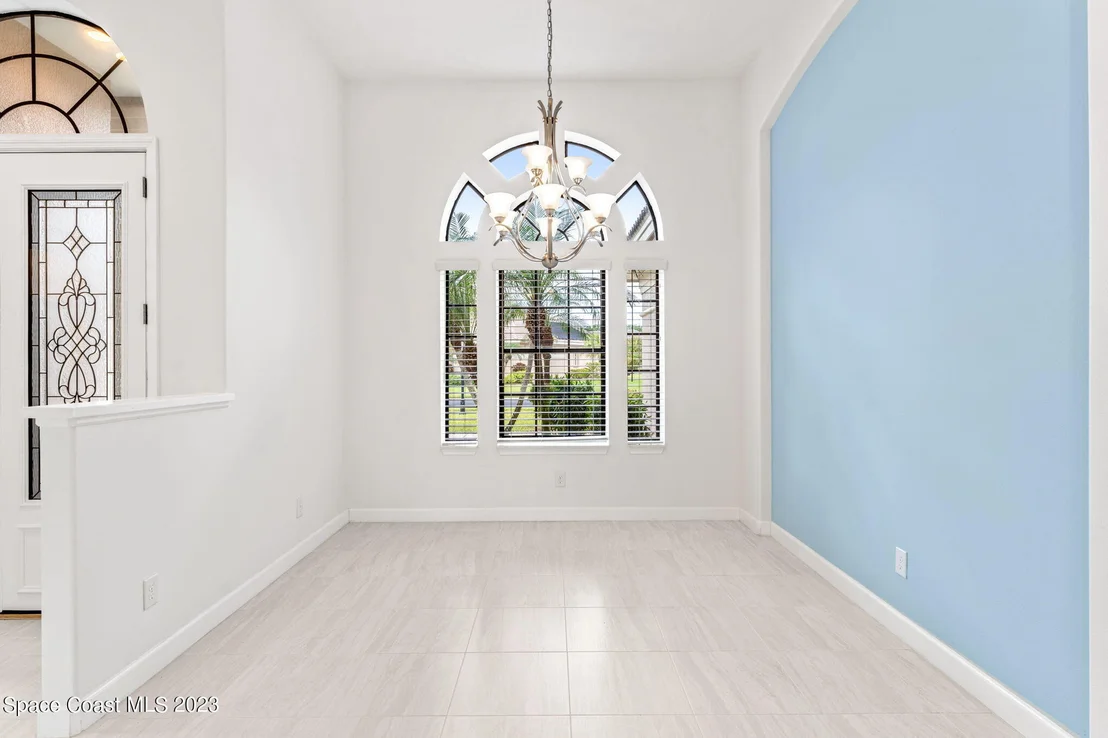 Photo of 423 Flanders Drive