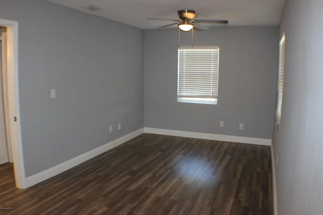 Photo of 1042 Cabot Drive NE