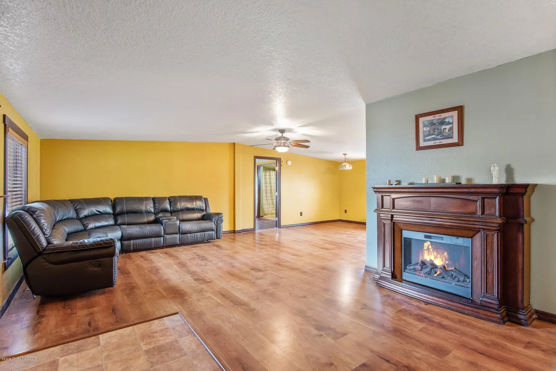 Photo of 497 Louis Drive