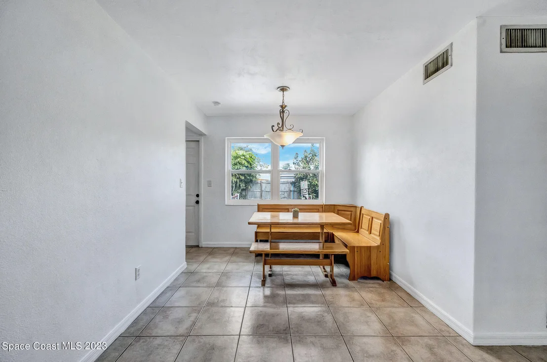 Photo of 2981 Kosuth Road NE