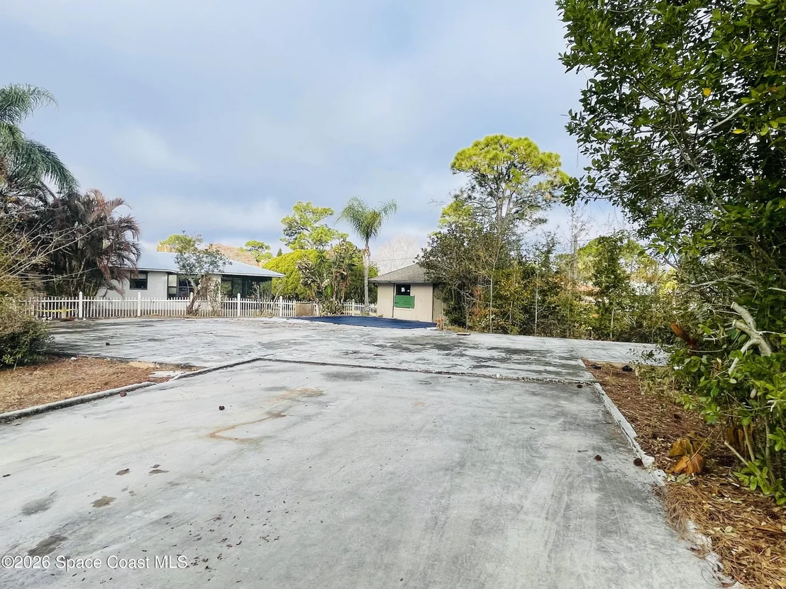 Photo of 702 Lake Drive