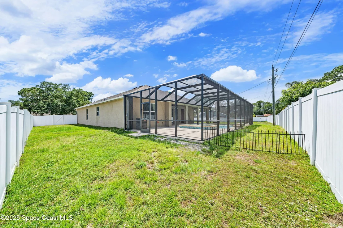 Photo of 539 Balcom Terrace SE
