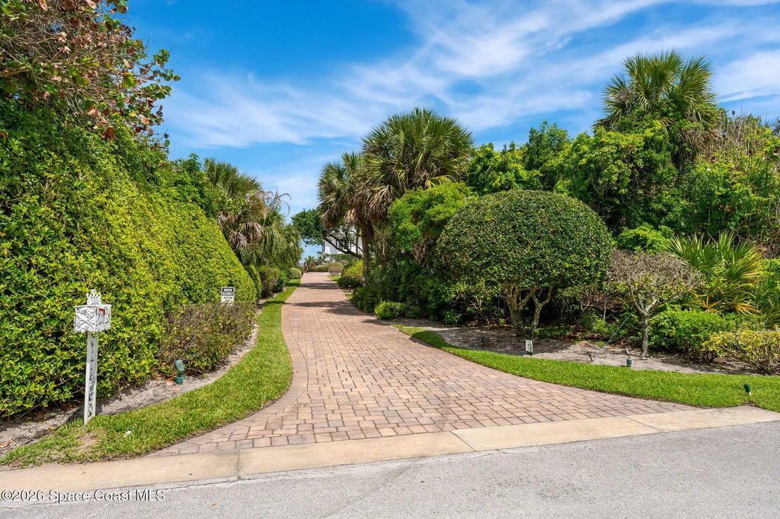 Photo of 680 Ocean Road