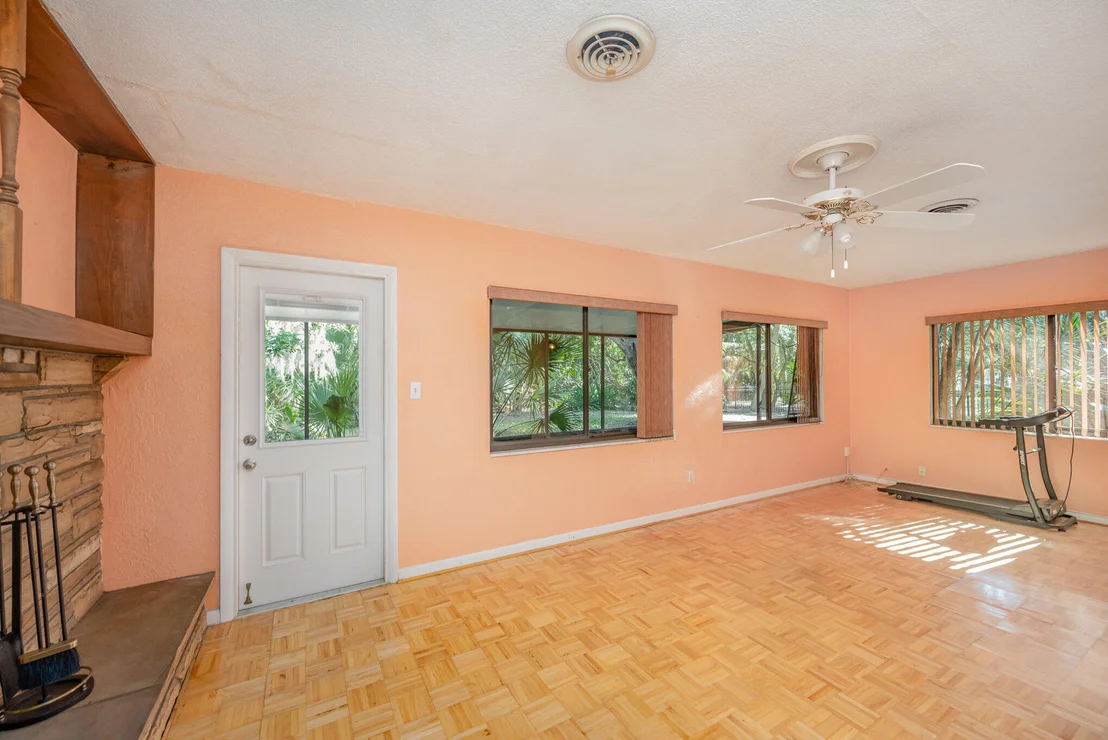 Photo of 981 Lytton Road