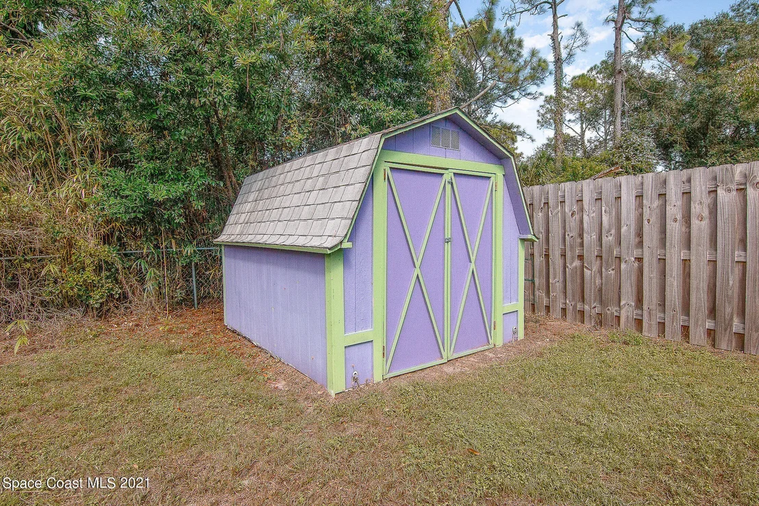 Photo of 5590 Fairbridge Street