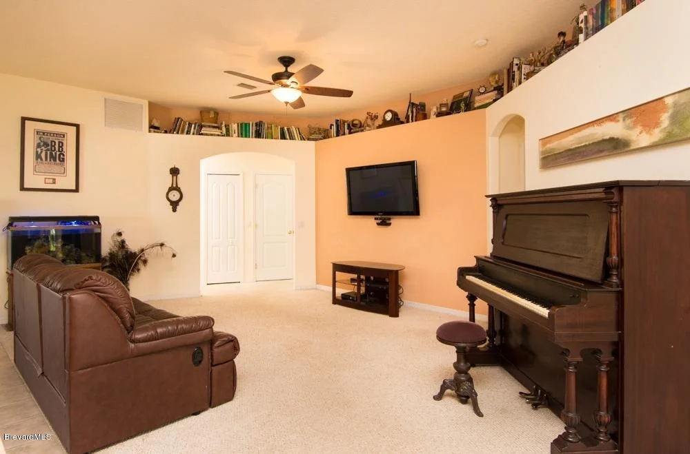 Photo of 960 Villa Drive