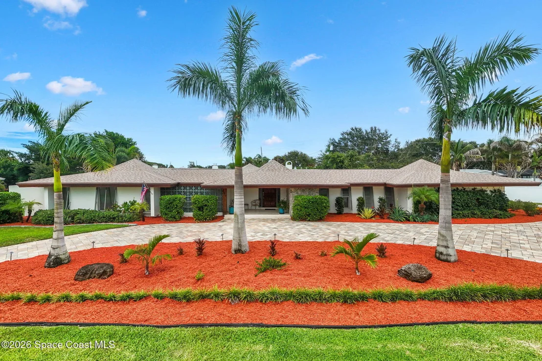 Photo of 207 Riverside Drive