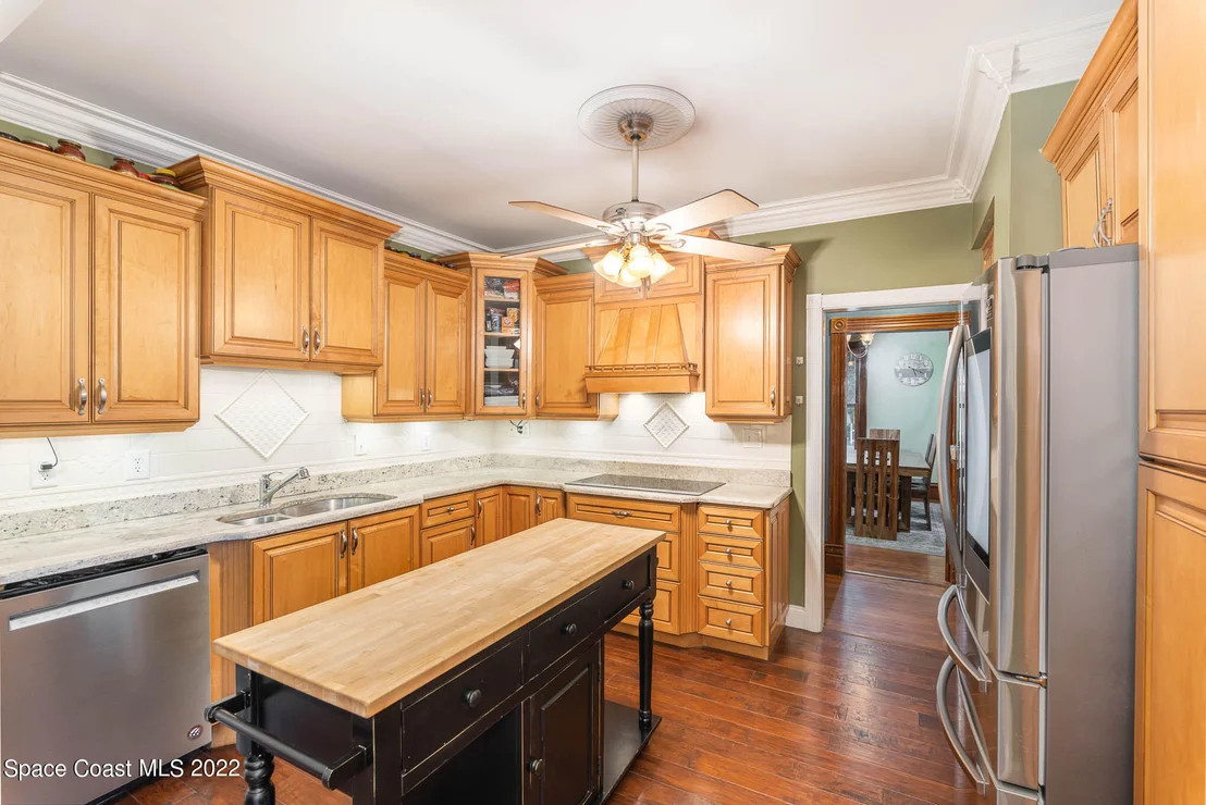 Photo of 1695 Highland Avenue