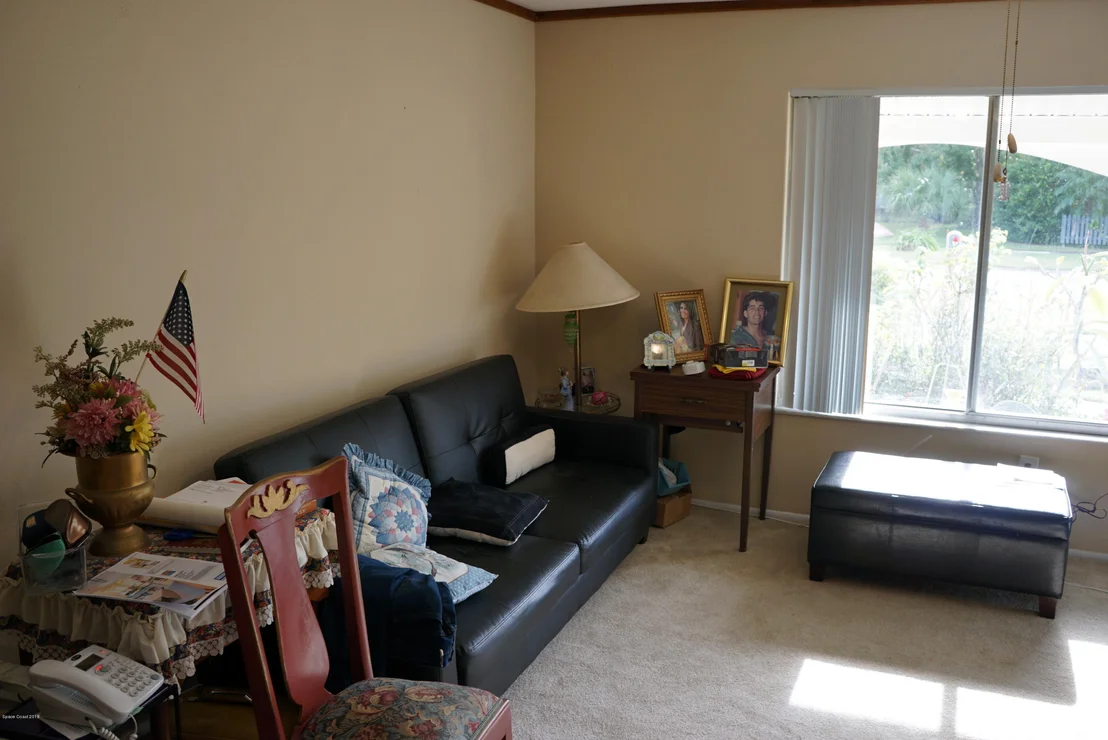 Photo of 966 Mariposa Drive NE